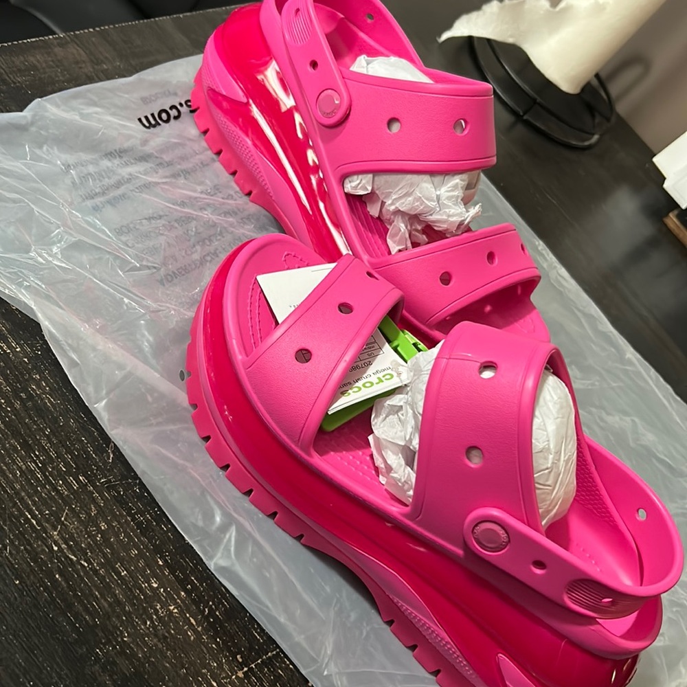 Crocs Mega Crush Sandal. Brand New. Tags and Bag Attached.